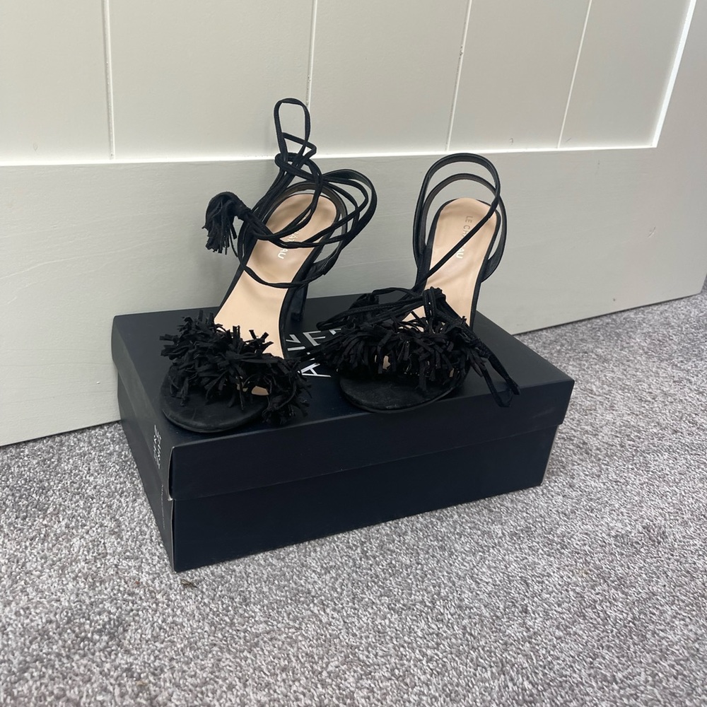 Le chateaux wrap heels
